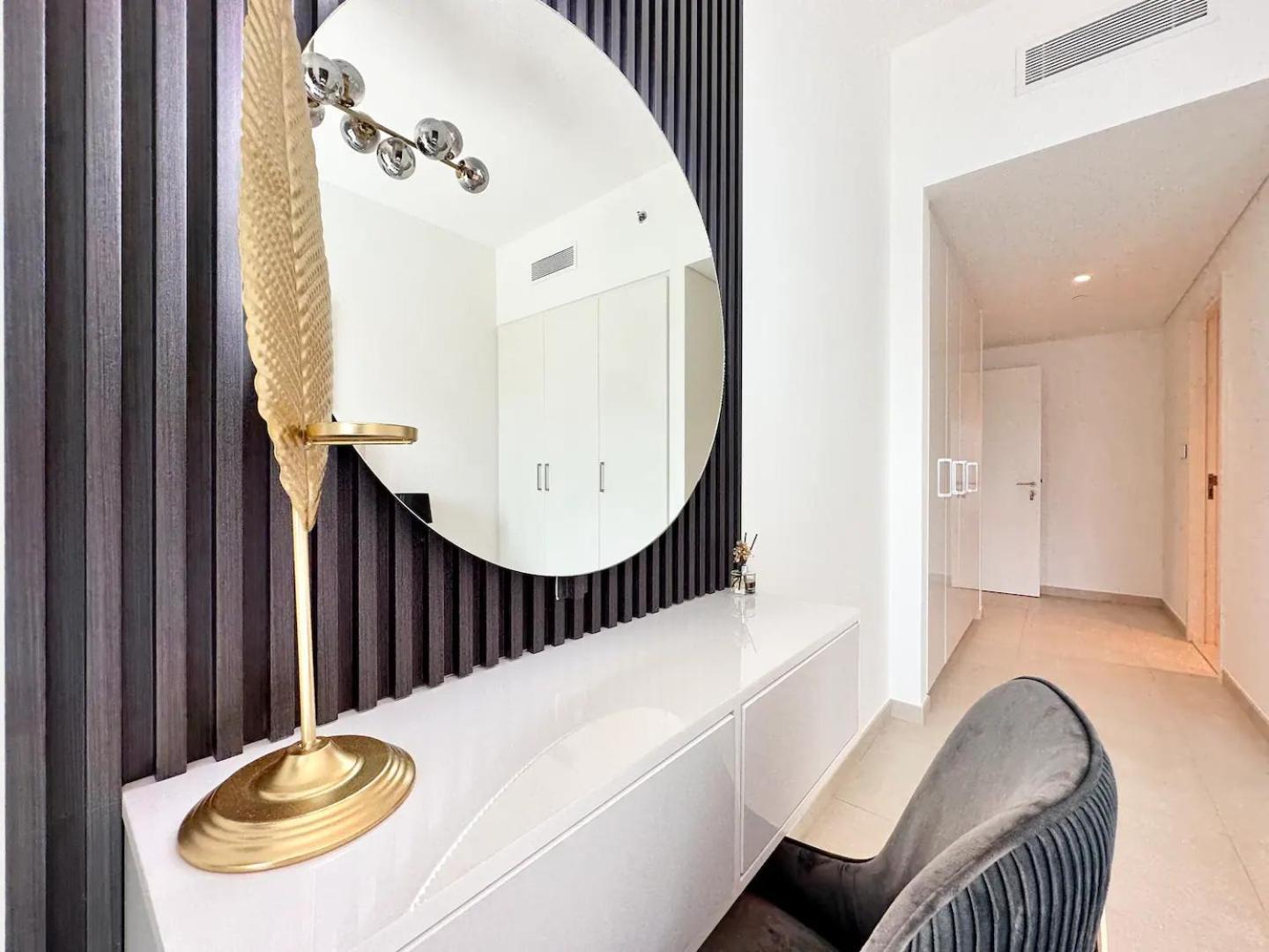 Lavish Style High Floor