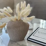 Lavish Style High Floor